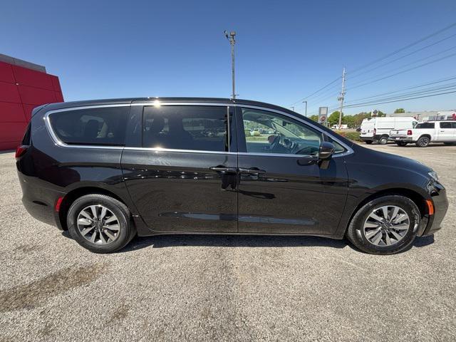 used 2022 Chrysler Pacifica Hybrid car, priced at $23,377