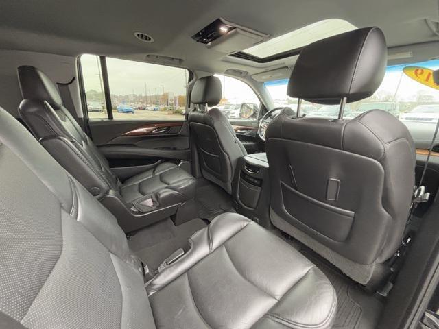 used 2019 Cadillac Escalade ESV car, priced at $39,999