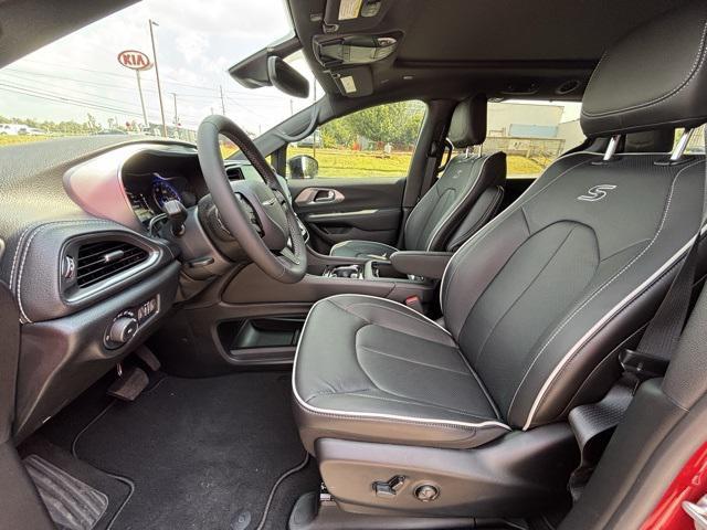 new 2026 Chrysler Pacifica car, priced at $51,530