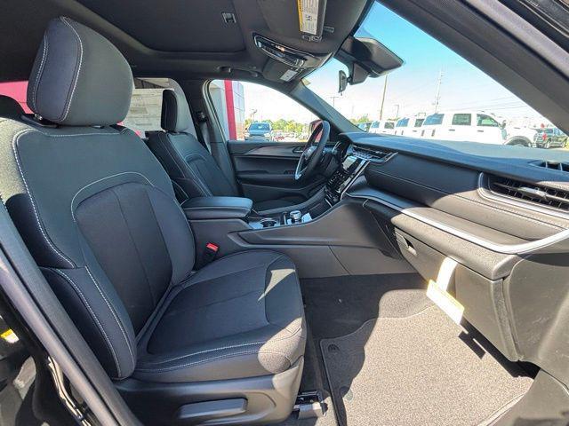 new 2025 Jeep Grand Cherokee car, priced at $30,125