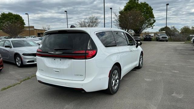 new 2024 Chrysler Pacifica car, priced at $45,665