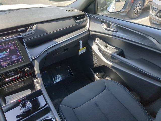 new 2025 Jeep Grand Cherokee L car, priced at $38,000