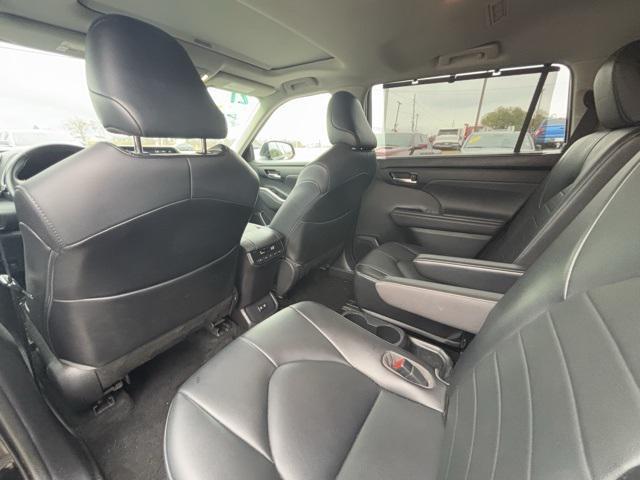 used 2021 Toyota Highlander car, priced at $33,595