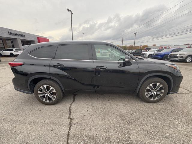 used 2021 Toyota Highlander car, priced at $33,595