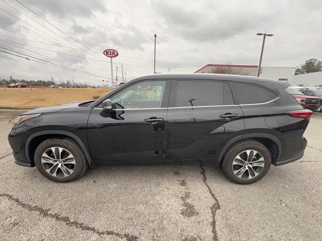 used 2021 Toyota Highlander car, priced at $33,595