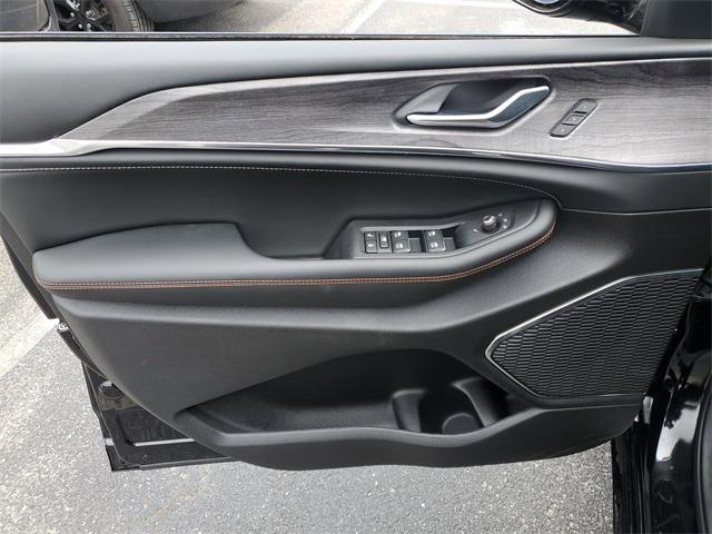 new 2025 Jeep Grand Cherokee car, priced at $51,566