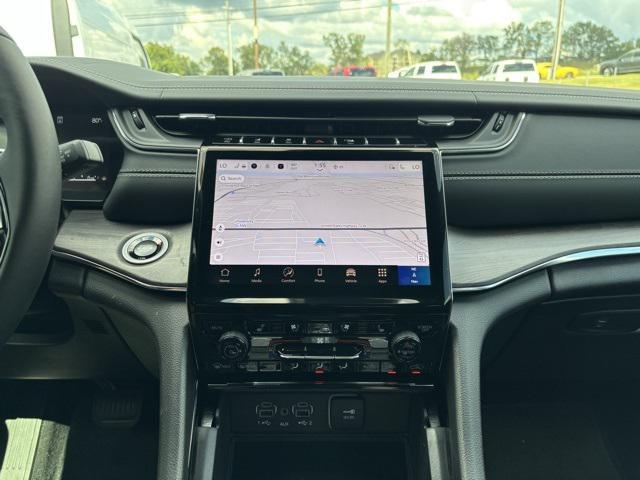 new 2025 Jeep Grand Cherokee car, priced at $59,174