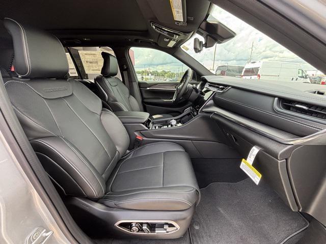 new 2025 Jeep Grand Cherokee car, priced at $59,174