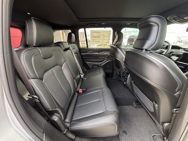 new 2025 Jeep Grand Cherokee car, priced at $59,174