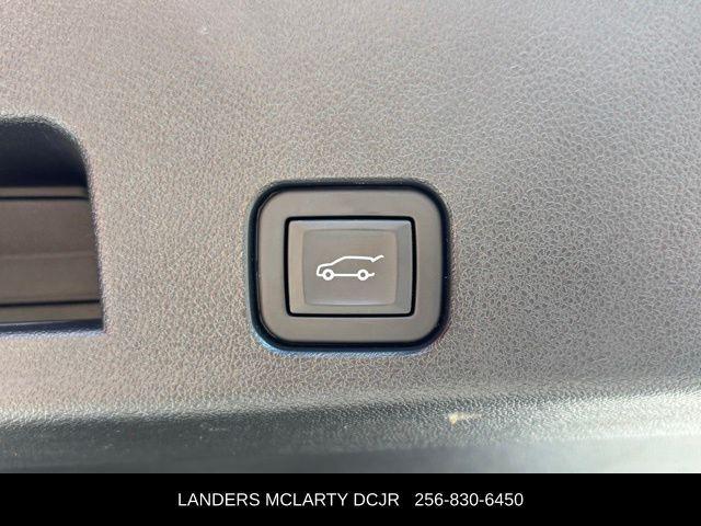 used 2024 Chevrolet Traverse car, priced at $33,997