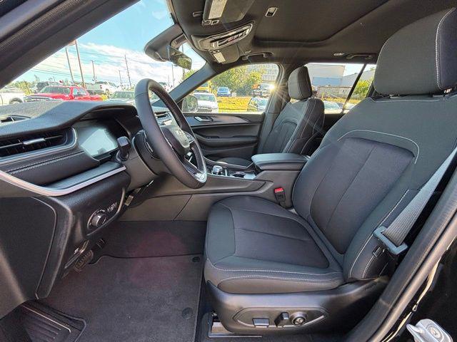 new 2025 Jeep Grand Cherokee car, priced at $34,415