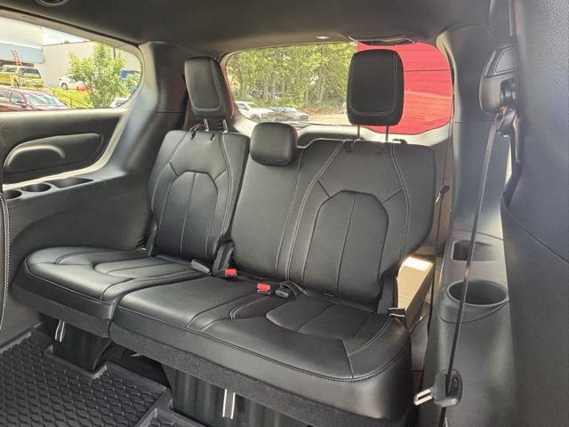 new 2025 Chrysler Pacifica car, priced at $43,022