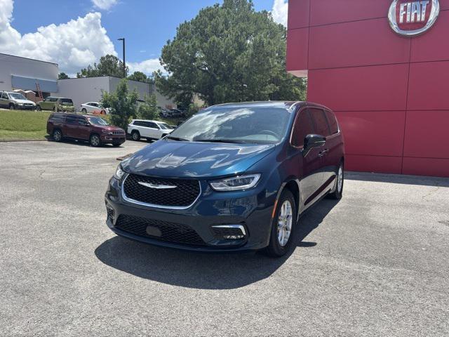 new 2025 Chrysler Pacifica car, priced at $43,022