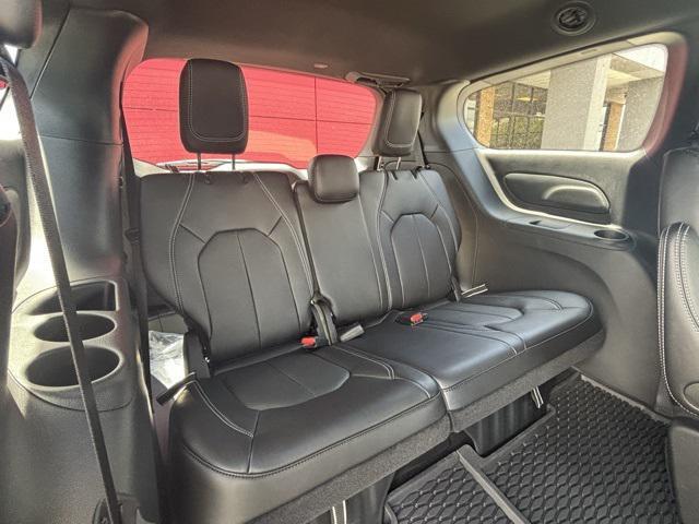 new 2025 Chrysler Pacifica car, priced at $43,022