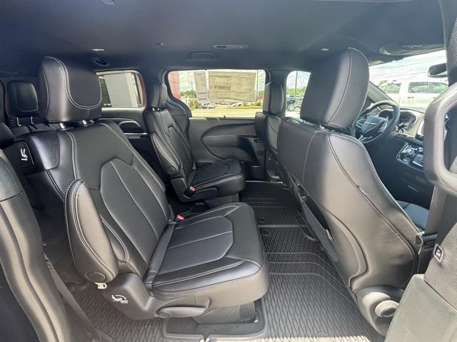new 2025 Chrysler Pacifica car, priced at $43,022