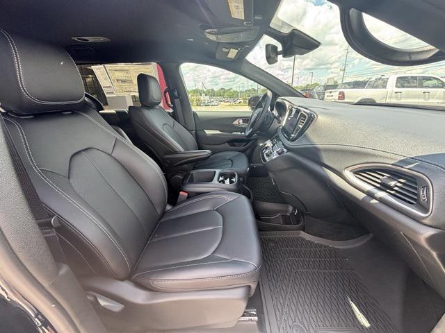 new 2025 Chrysler Pacifica car, priced at $43,022