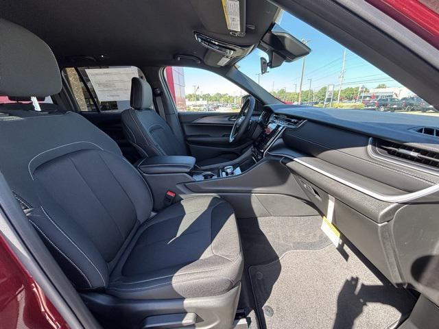new 2025 Jeep Grand Cherokee car, priced at $35,670