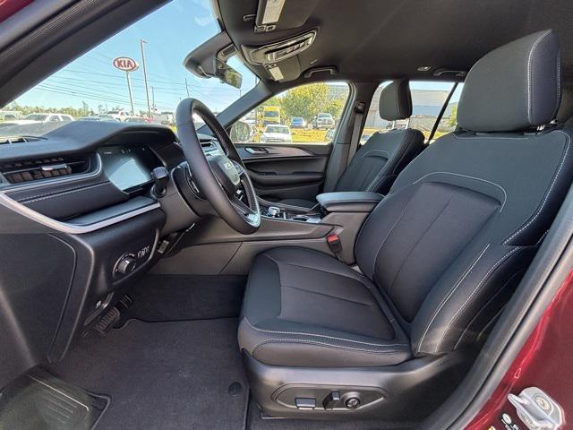 new 2025 Jeep Grand Cherokee car, priced at $35,670