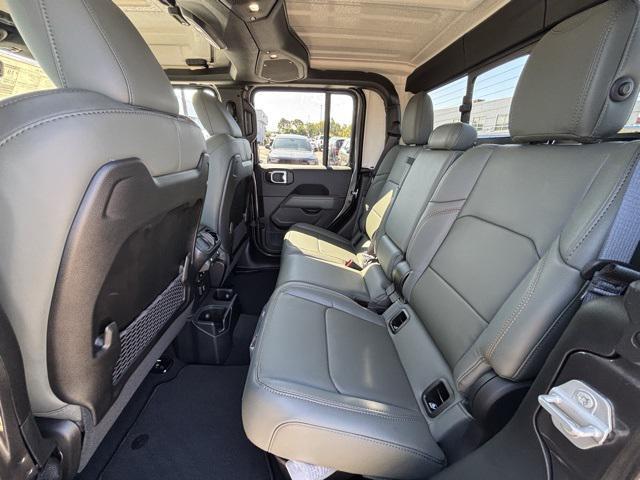 new 2025 Jeep Gladiator car, priced at $60,445