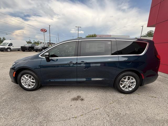new 2025 Chrysler Pacifica car, priced at $40,027