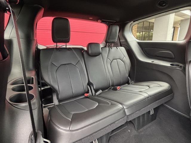 new 2025 Chrysler Pacifica car, priced at $40,027