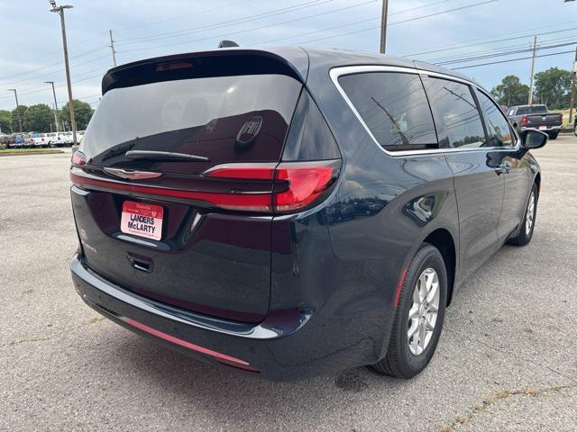 new 2025 Chrysler Pacifica car, priced at $40,027