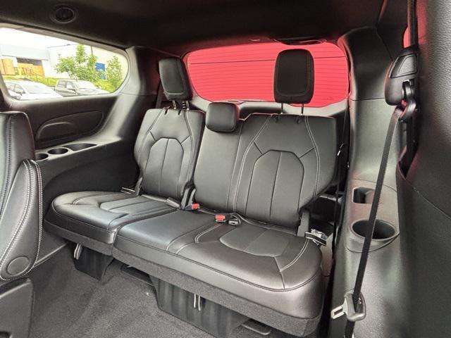 new 2025 Chrysler Pacifica car, priced at $40,027
