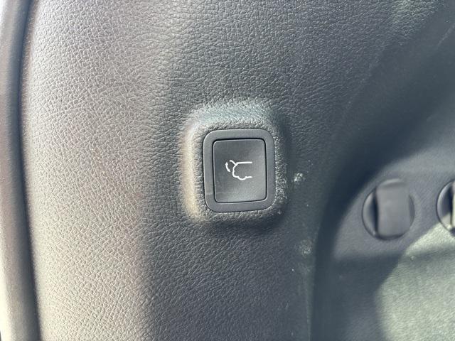 used 2023 Jeep Cherokee car, priced at $25,397
