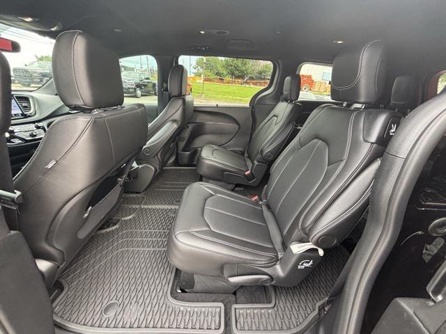 new 2025 Chrysler Pacifica car, priced at $40,527