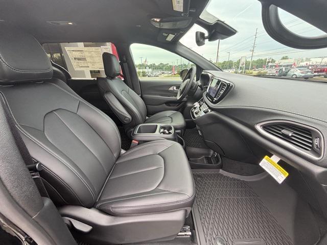 new 2025 Chrysler Pacifica car, priced at $40,527