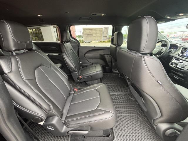 new 2025 Chrysler Pacifica car, priced at $40,527