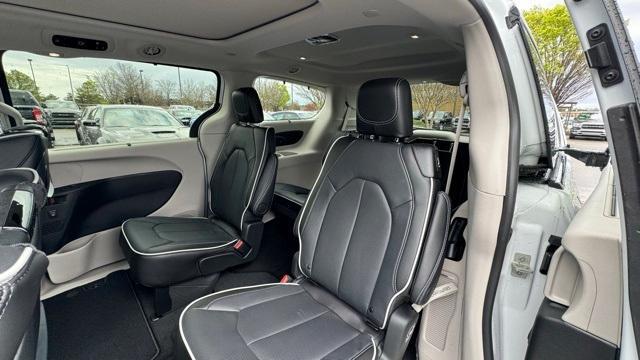 new 2024 Chrysler Pacifica car, priced at $45,860