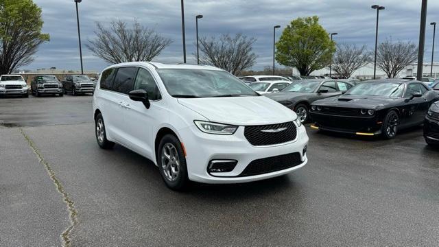 new 2024 Chrysler Pacifica car, priced at $45,860