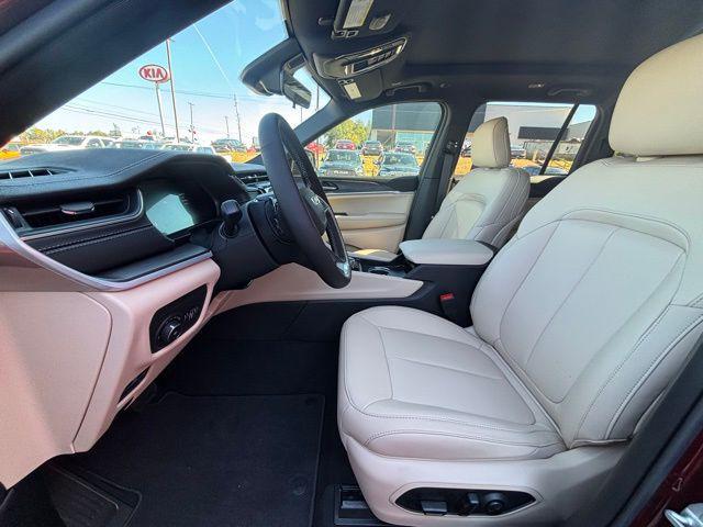 new 2025 Jeep Grand Cherokee car, priced at $36,755