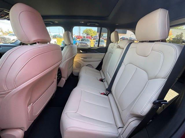 new 2025 Jeep Grand Cherokee car, priced at $36,755