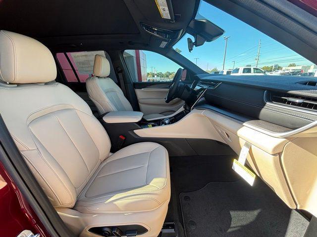 new 2025 Jeep Grand Cherokee car, priced at $36,755