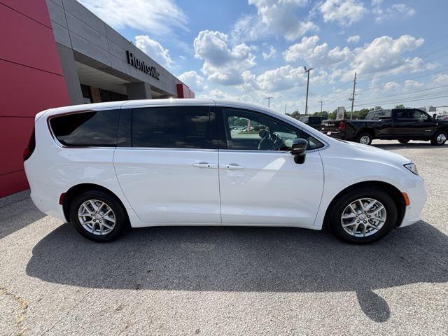 new 2025 Chrysler Pacifica car, priced at $40,527