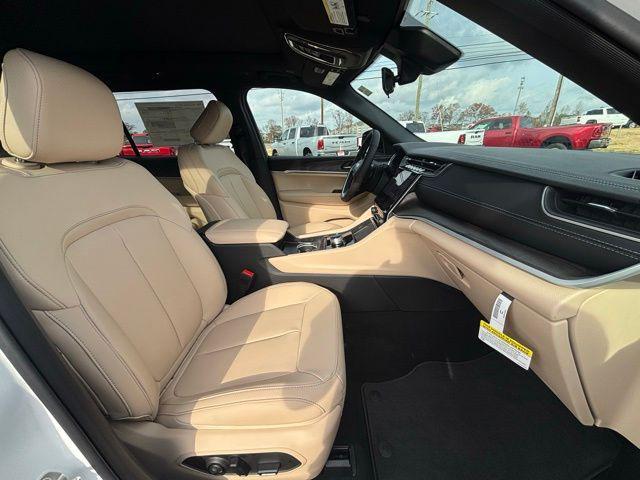 new 2025 Jeep Grand Cherokee L car, priced at $47,235