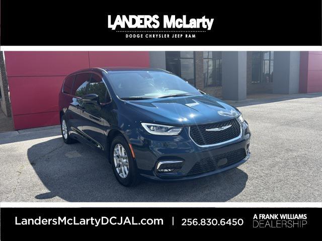 new 2025 Chrysler Pacifica car, priced at $41,022