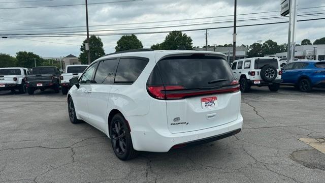 new 2024 Chrysler Pacifica car, priced at $45,635