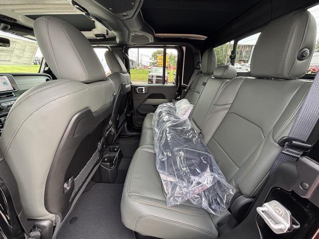 new 2025 Jeep Gladiator car, priced at $53,072