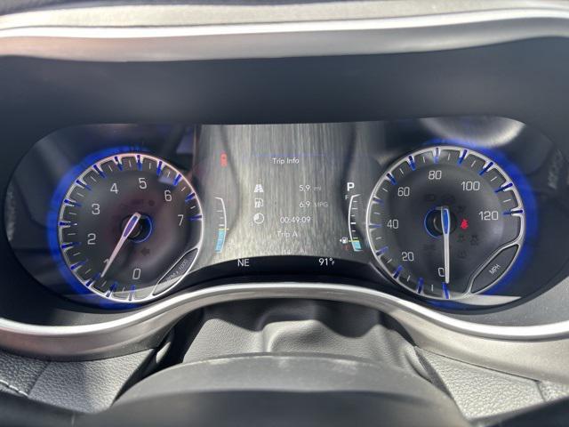 new 2025 Chrysler Pacifica car, priced at $41,022