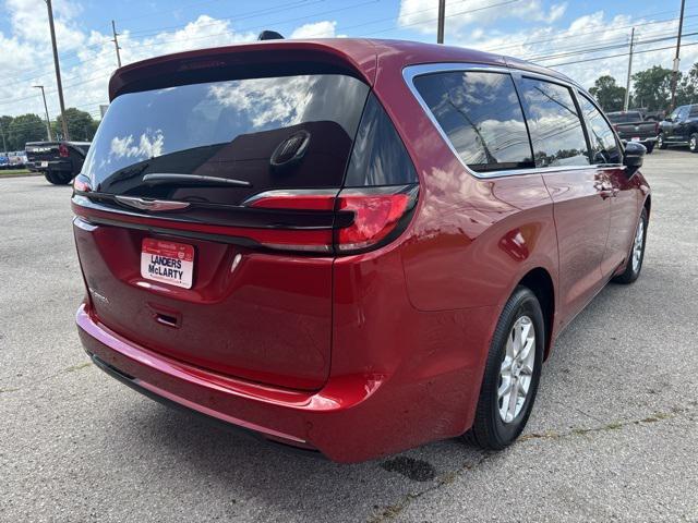 new 2025 Chrysler Pacifica car, priced at $41,022