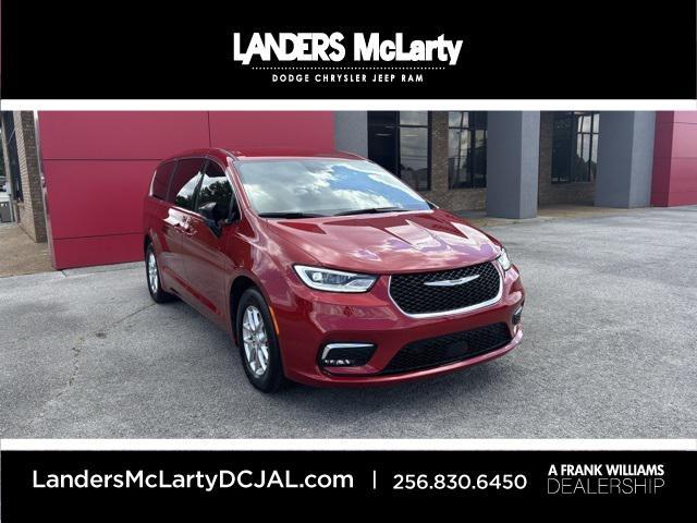 new 2025 Chrysler Pacifica car, priced at $41,022