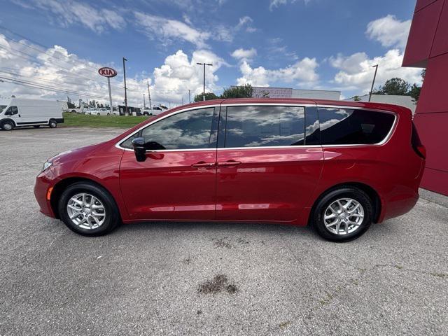 new 2025 Chrysler Pacifica car, priced at $41,022