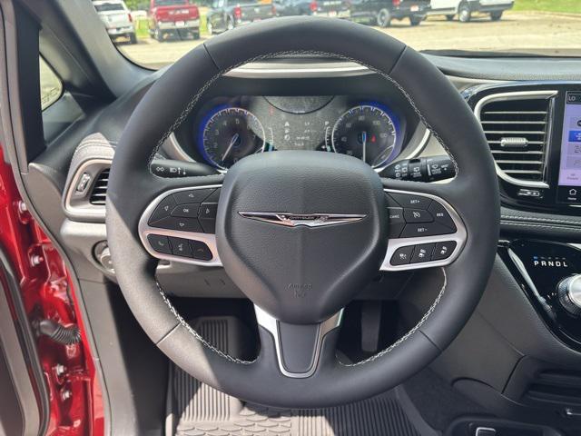 new 2025 Chrysler Pacifica car, priced at $41,022