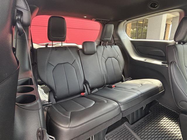 new 2025 Chrysler Pacifica car, priced at $41,022