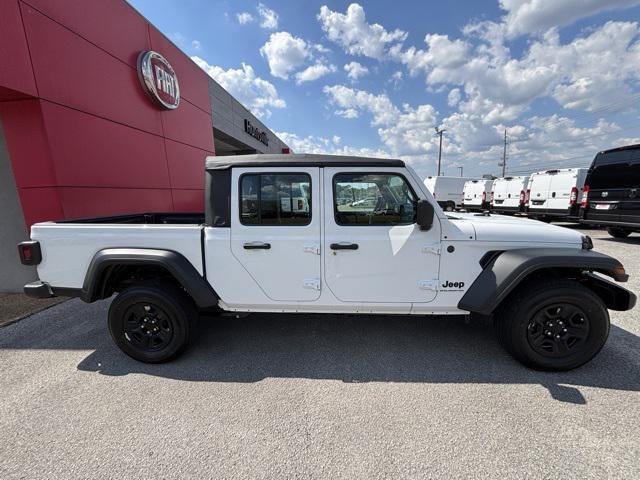new 2025 Jeep Gladiator car, priced at $34,070