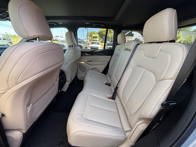 new 2025 Jeep Grand Cherokee car, priced at $45,180