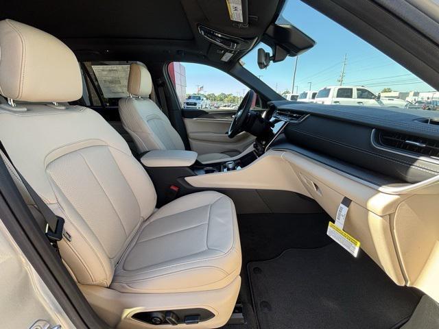 new 2025 Jeep Grand Cherokee car, priced at $45,180